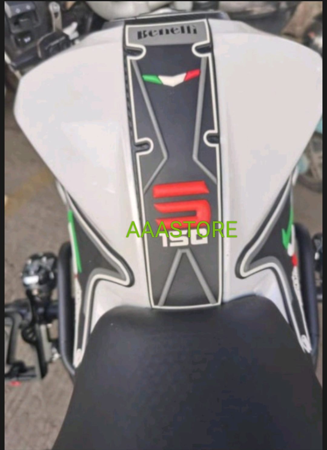 BENELLI TNT 150s Tank pad