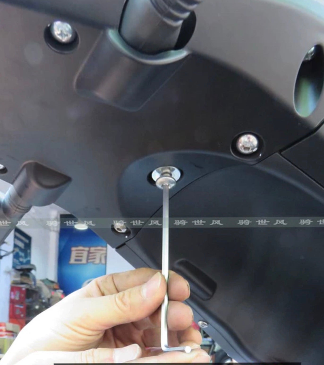 BENELLI LEONCINO 250 REAR SEAT HANDLE