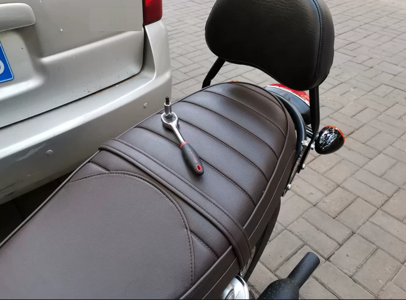 Benelli Imperiale 400 Luggage rack & backrest