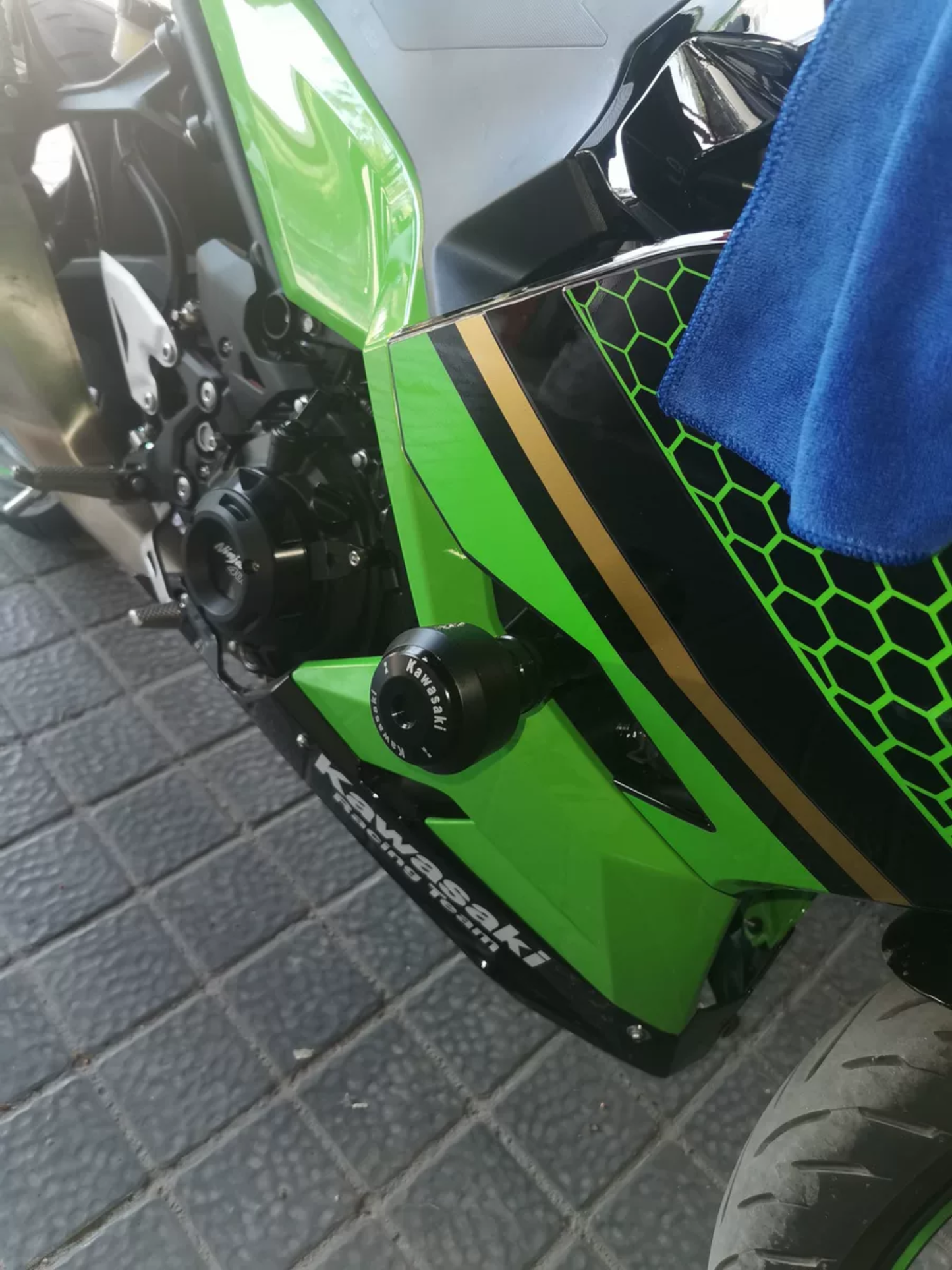 Kawasaki Z400/ninja Frame slider