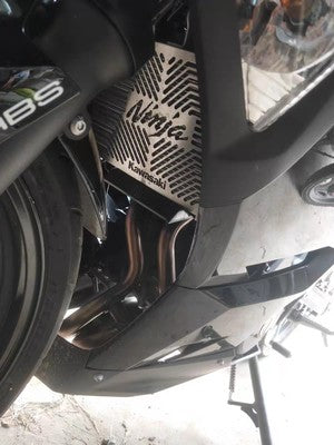 Kawasaki Ninja 400/z400 Radiator cover