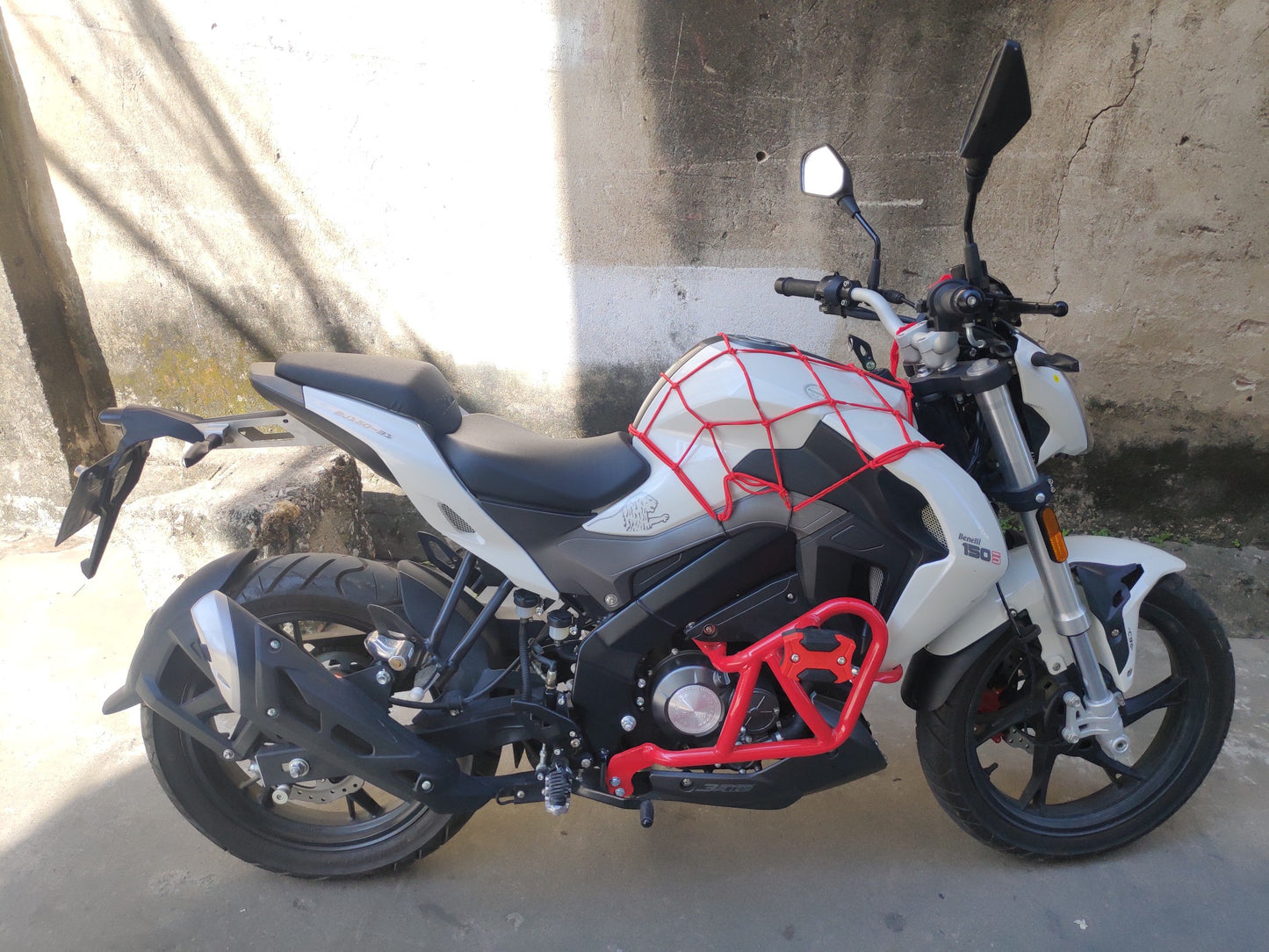 Benelli TNT 150S crash bar