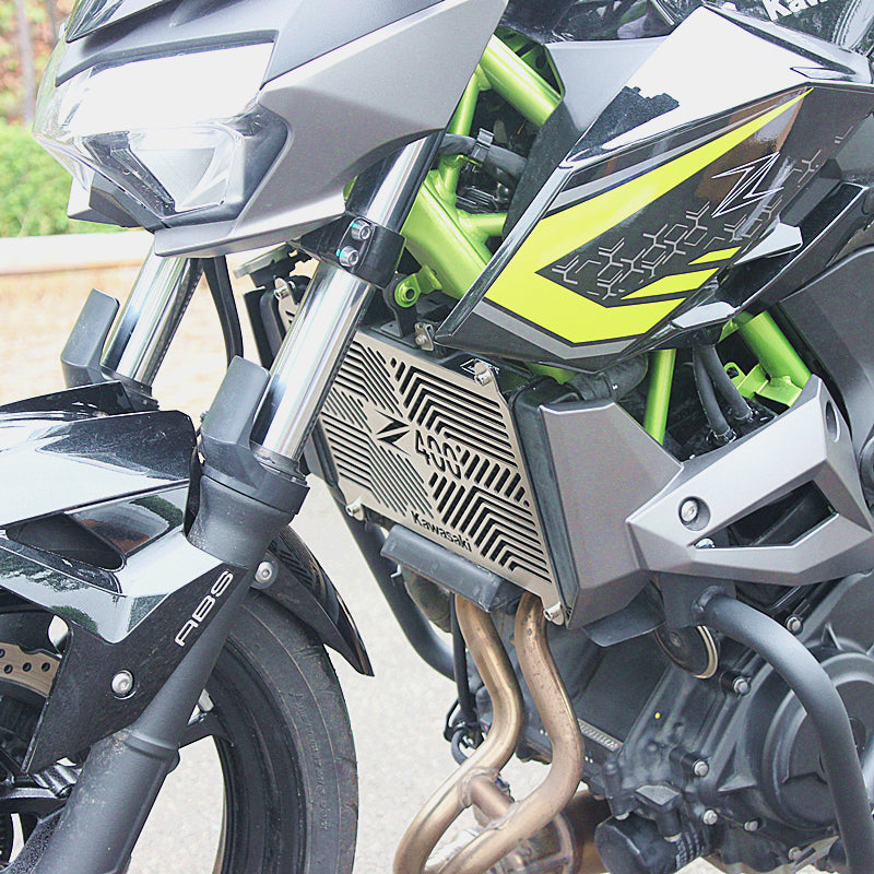 Kawasaki Ninja 400/z400 Radiator cover
