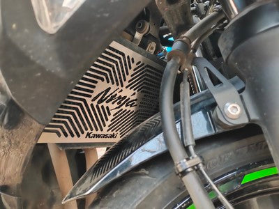 Kawasaki Ninja 400/z400 Radiator cover