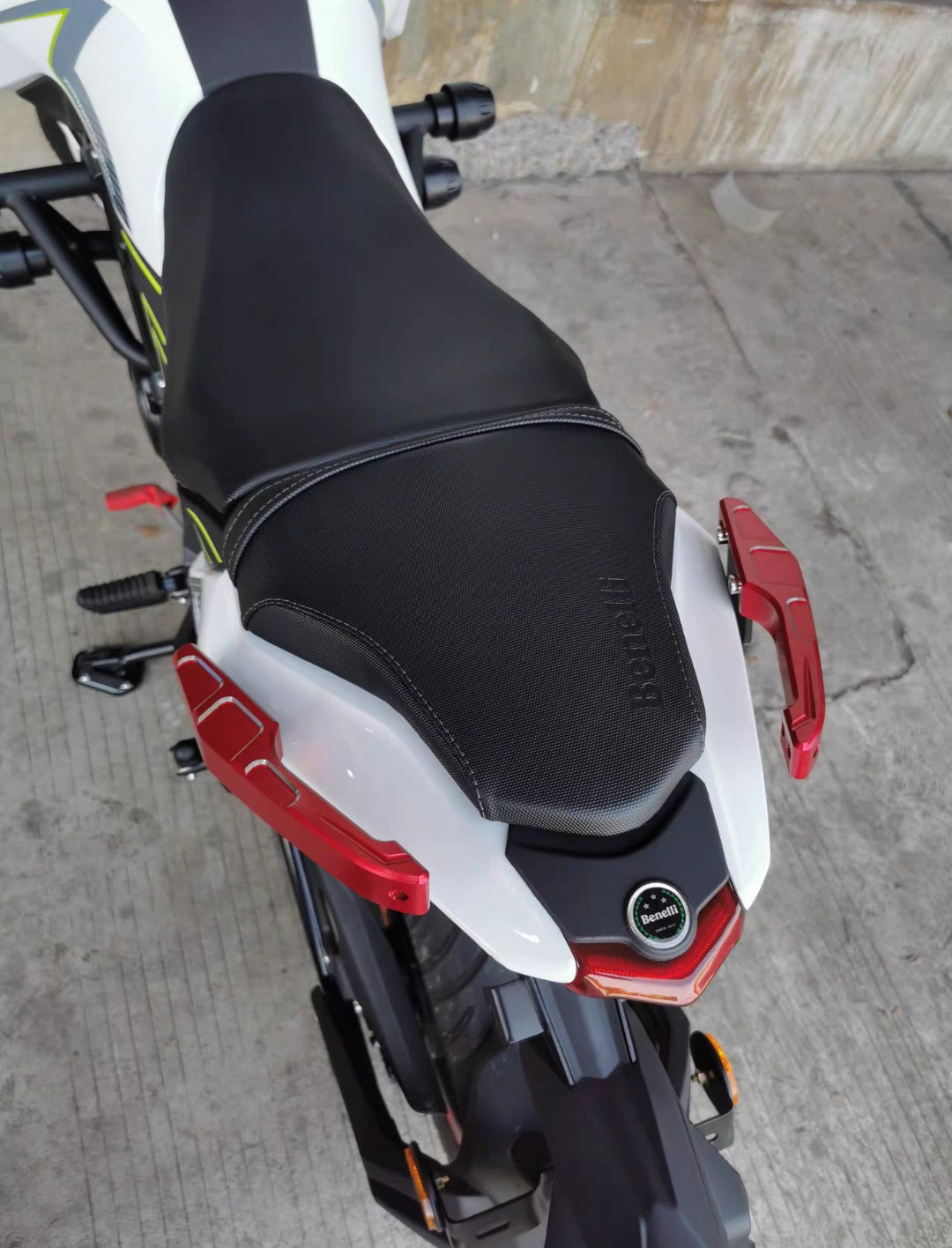 BENELLI TNT 135 REAR SEAT GRAB BAR