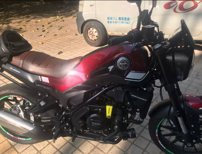 [Original] BENELLI LEONCINO 250 SMALL WINDSHIELD