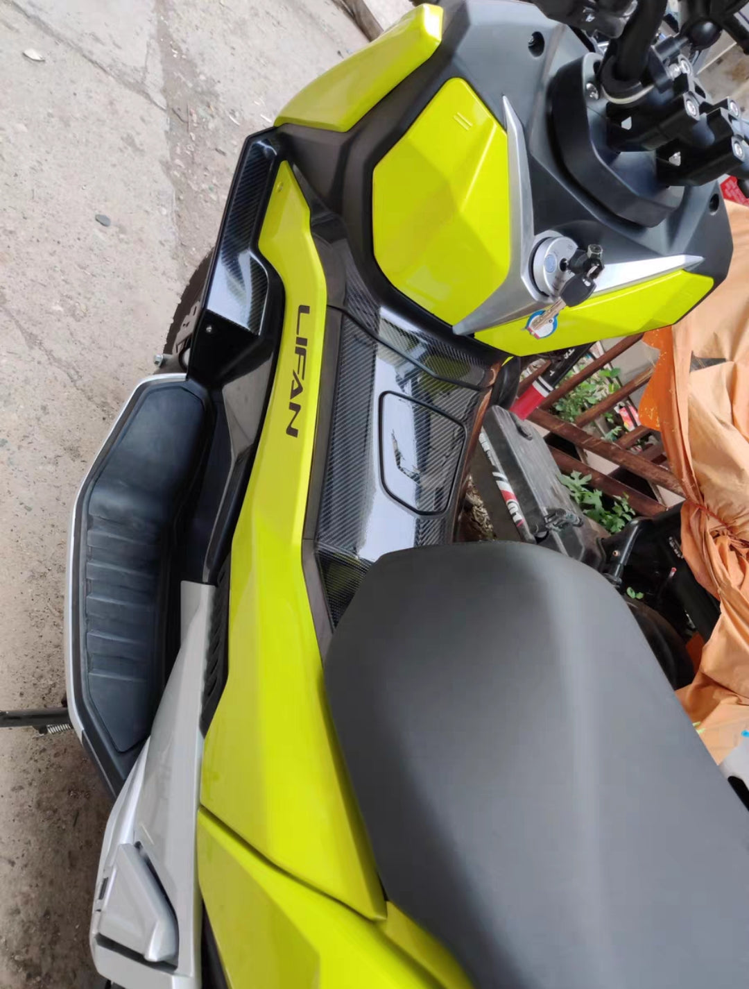 WMOTO Xtreme 150i Carbon like frame protection Sticker
