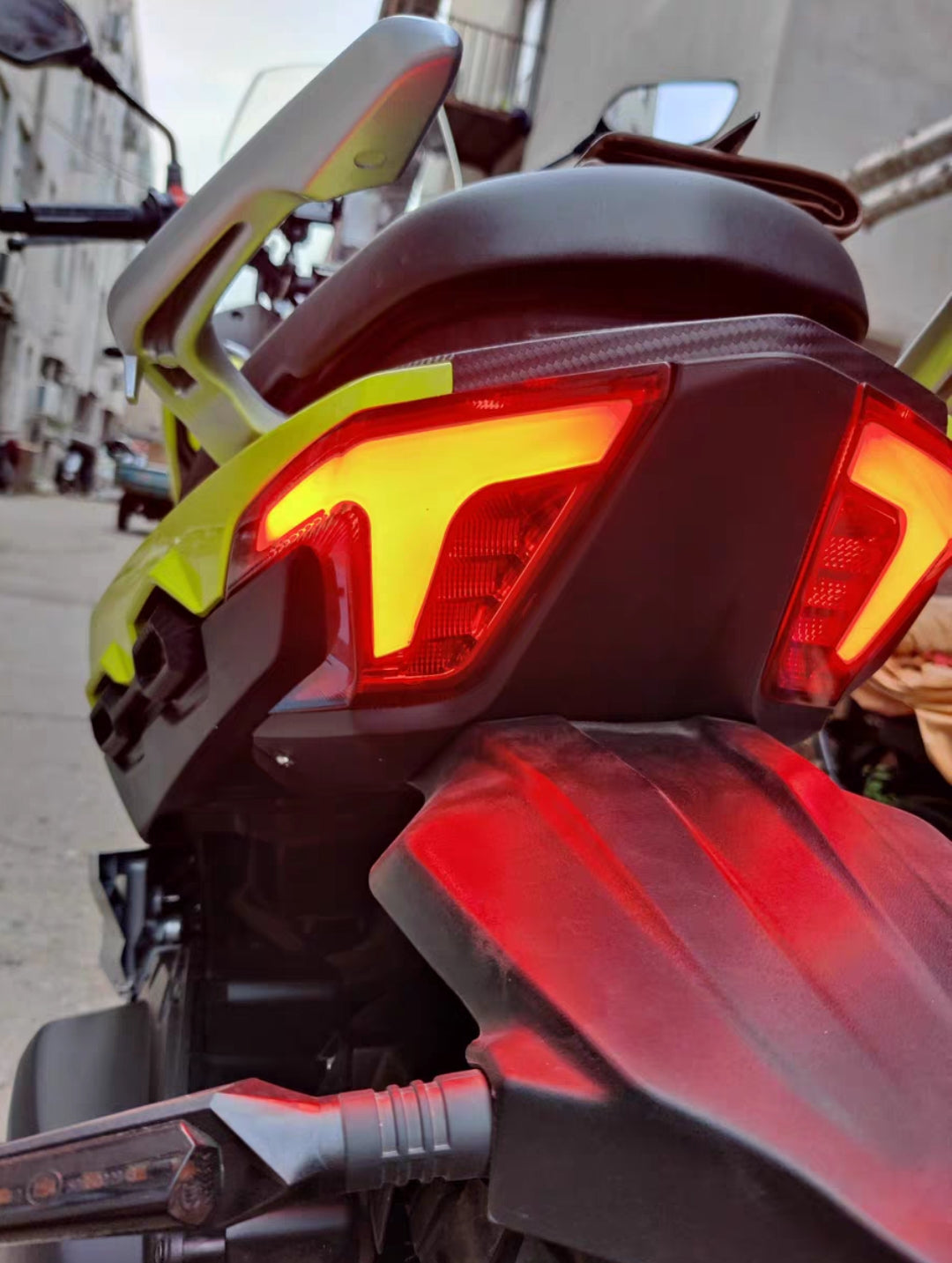 WMOTO Xtreme 150i Carbon like frame protection Sticker