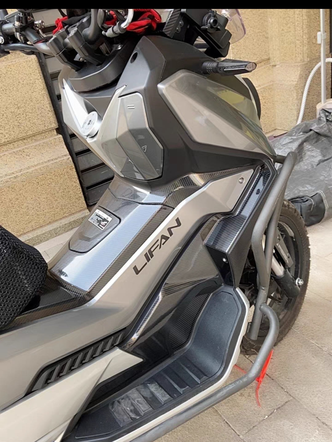 WMOTO Xtreme 150i Carbon like frame protection Sticker