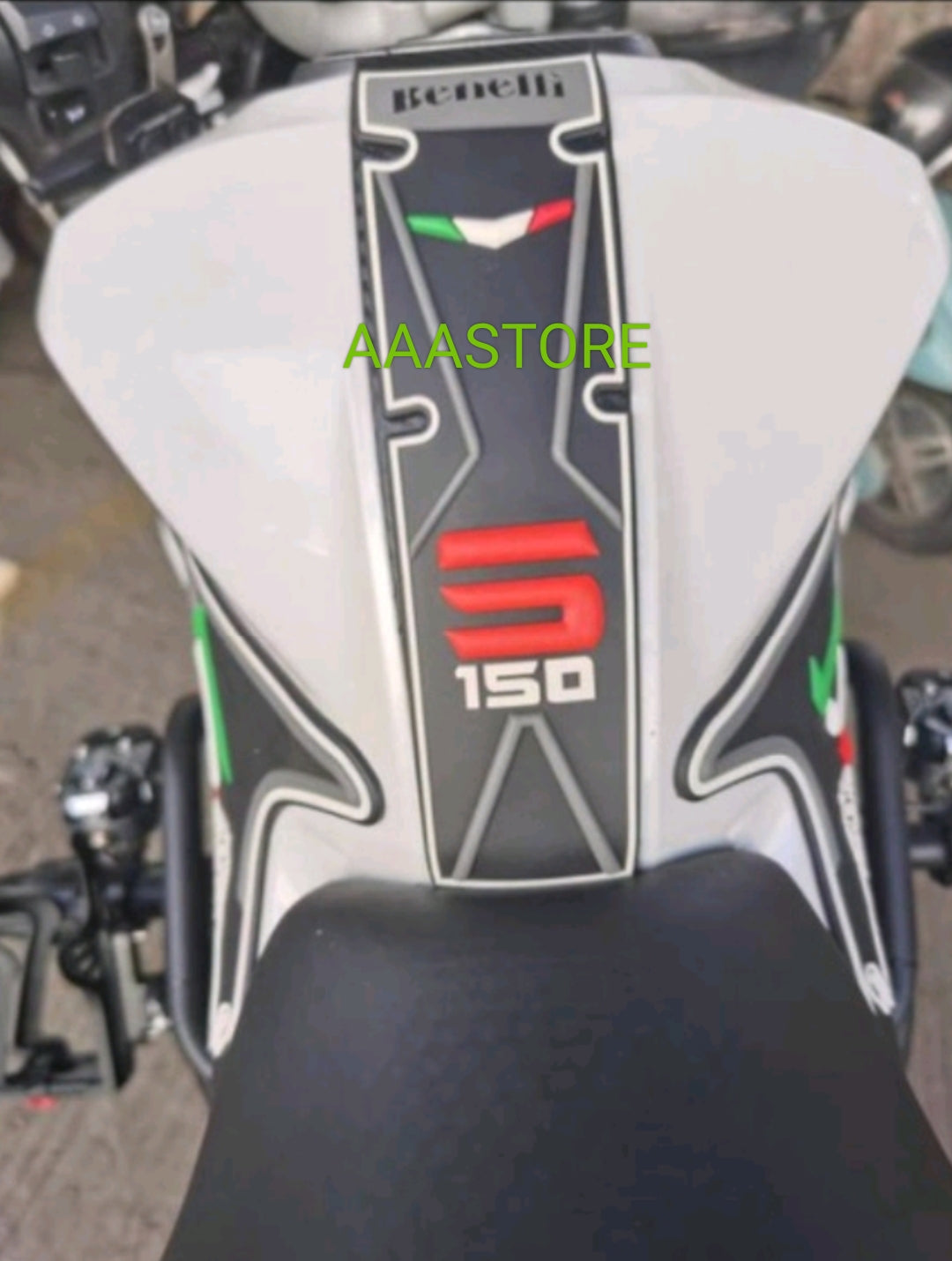 BENELLI TNT 150s Tank pad