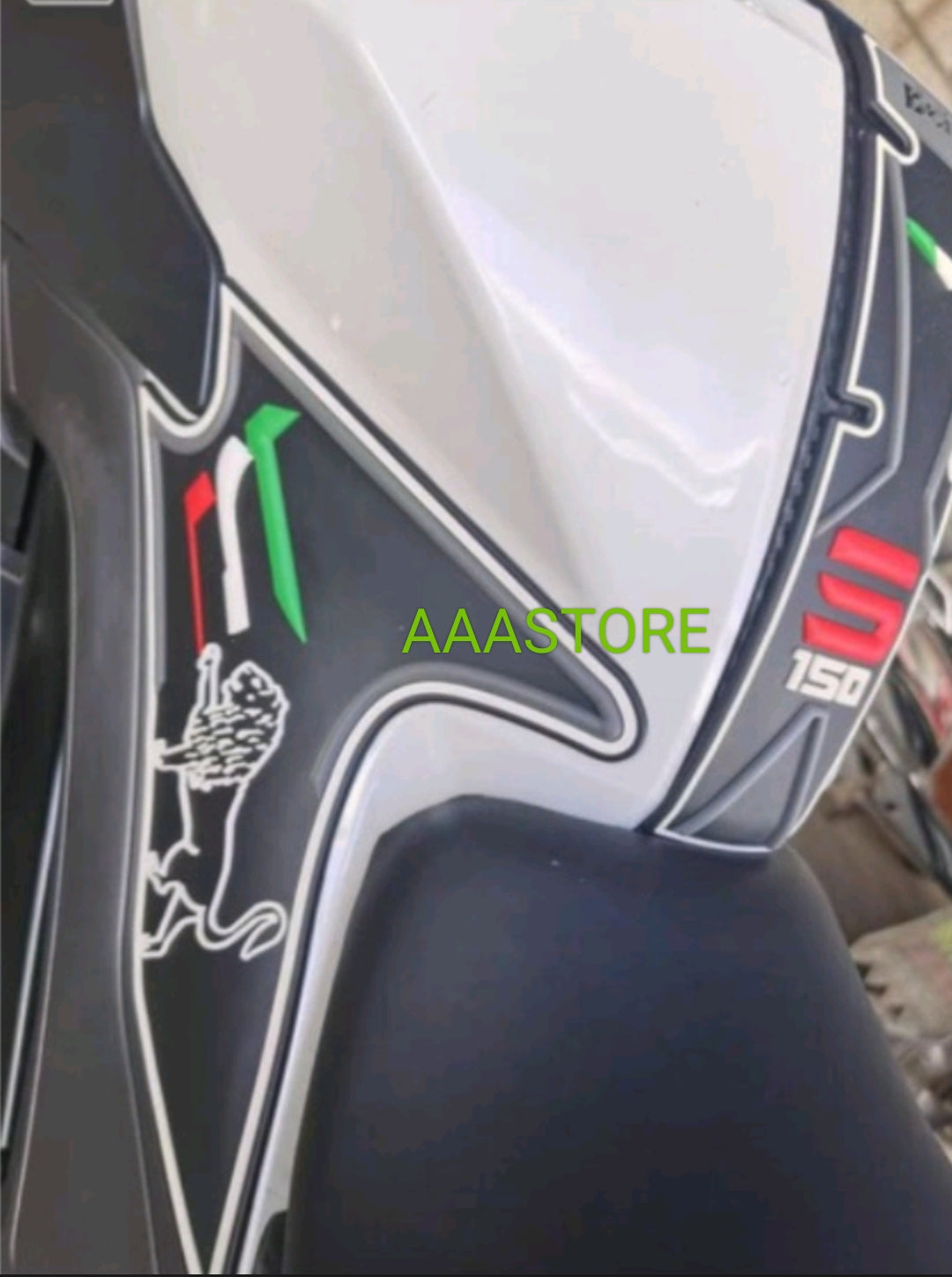 BENELLI TNT 150s Tank pad