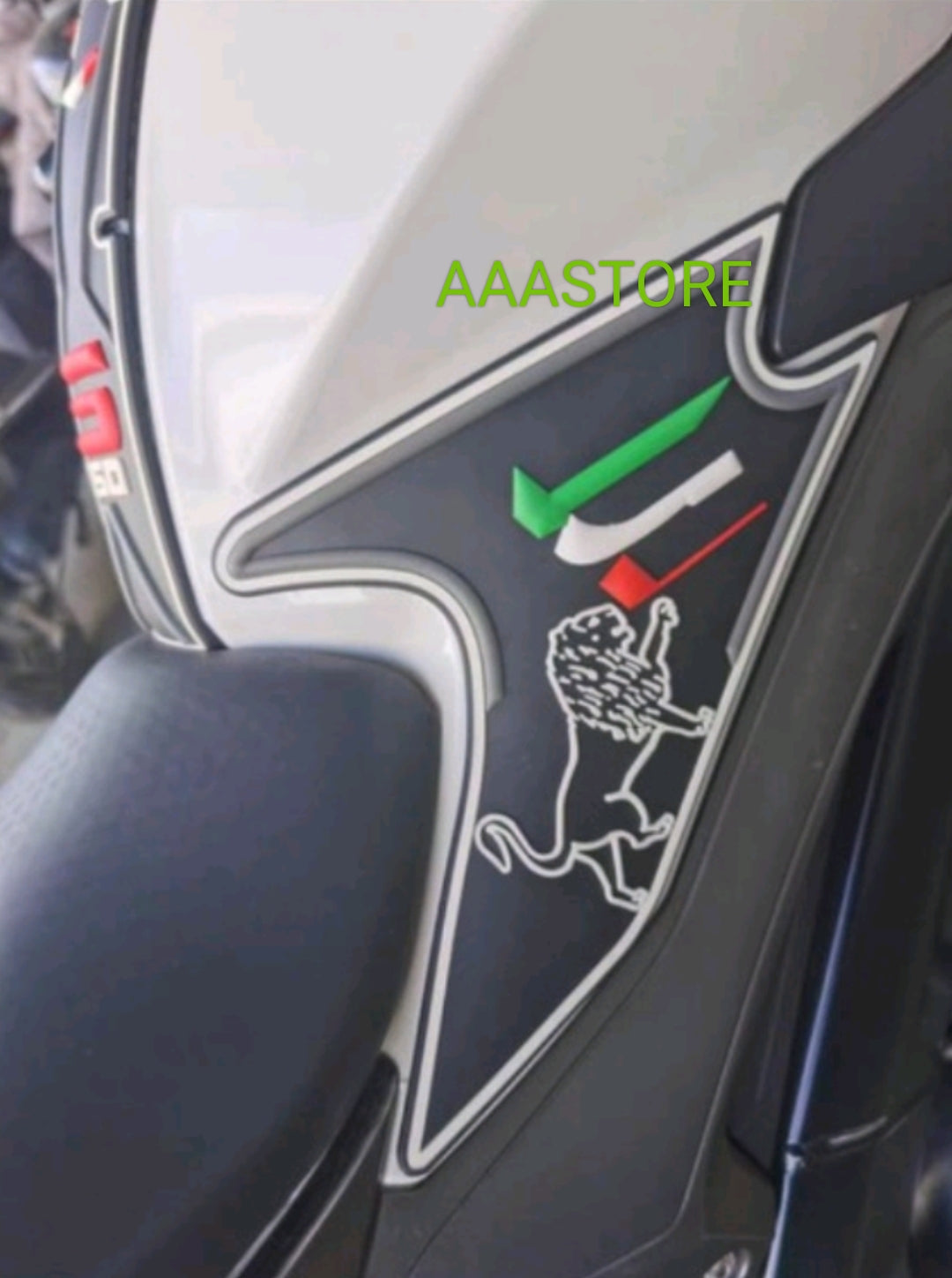 BENELLI TNT 150s Tank pad