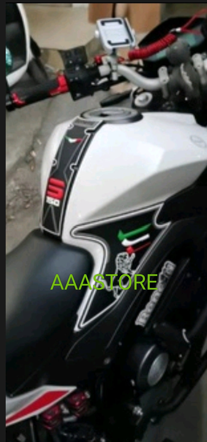 BENELLI TNT 150s Tank pad