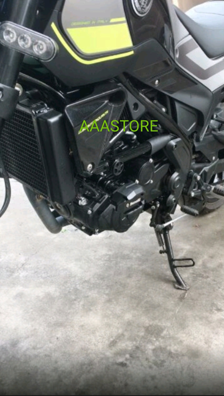 Benelli Leoncino 250/TNT 25/ TNT250 frame slider